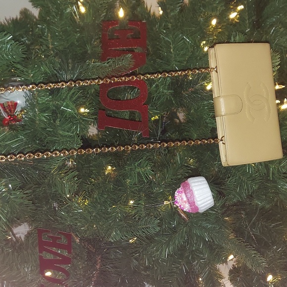 CHANEL long WALLET - Picture 6 of 7